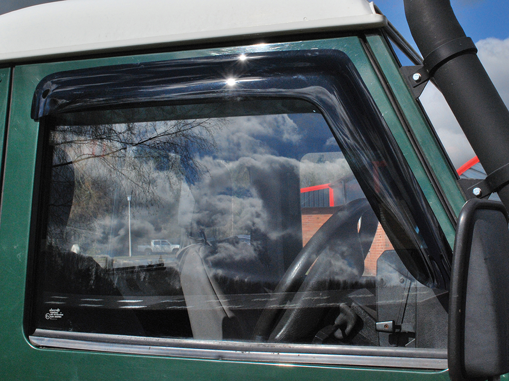 Front Window Wind Deflectors DA6078 - Reduce Noise & Buffeting for Defender Questions & Answers