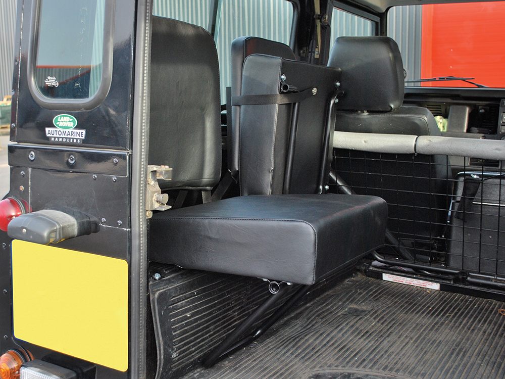 Pair of Rear Inward Facing Single Seats Black Vinyl for Land Rover Defender (1986-2016) | DA4067 Questions & Answers