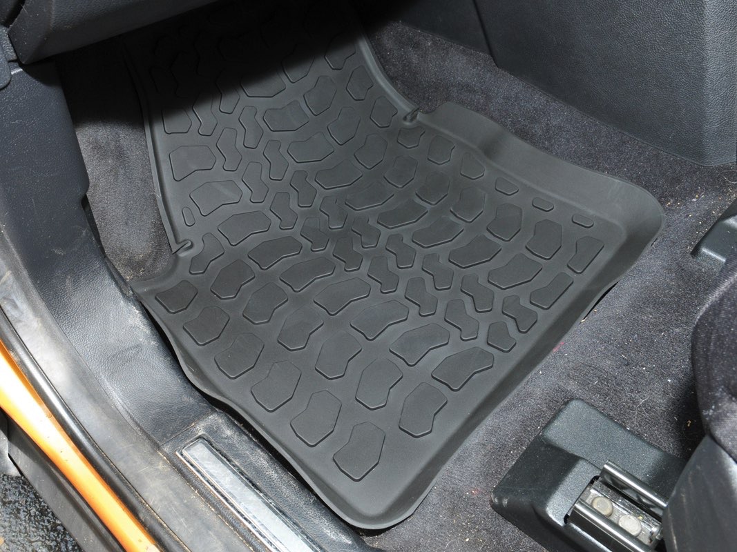 Rubber Floor Mat Set Black RHD for Freelander 2 Questions & Answers