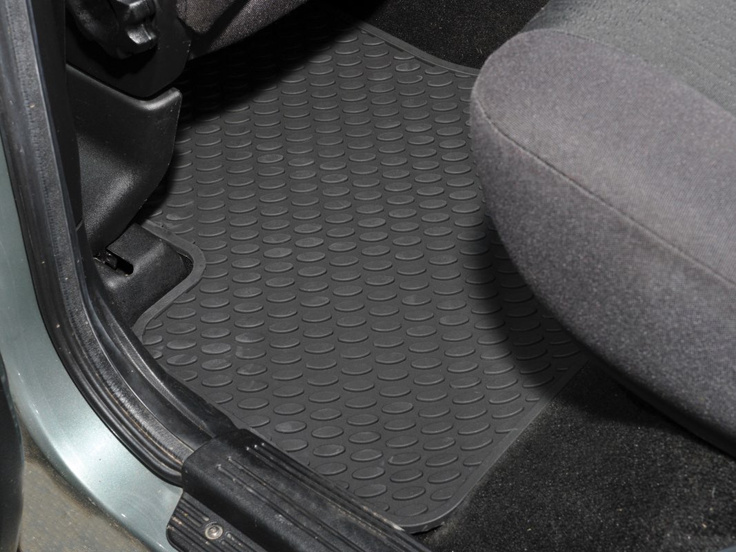 Rear Rubber Mat Set for Land Rover Freelander 1 (Rear Footwell) | DA4429 Questions & Answers
