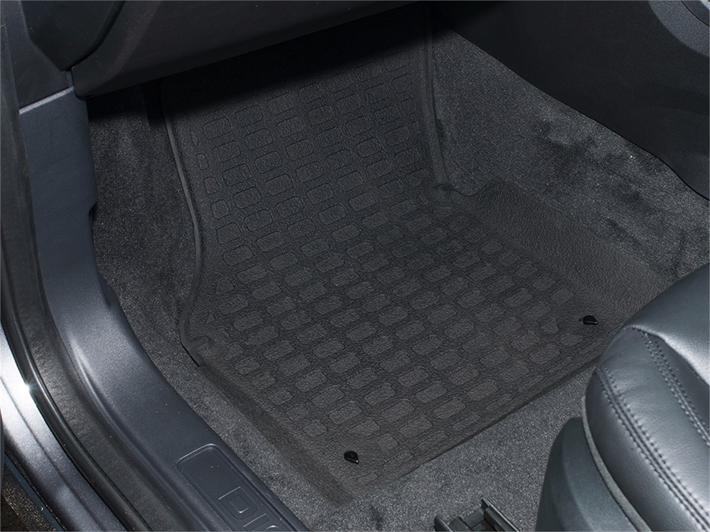 Discovery Sport L550 Rubber Floor Mat Set Black RHD Questions & Answers