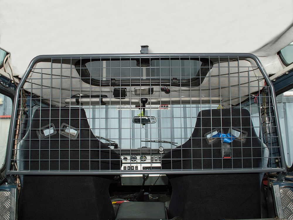Dog Guard Half Height Mesh Type for Defender (1986-2016) | DA4027 Questions & Answers
