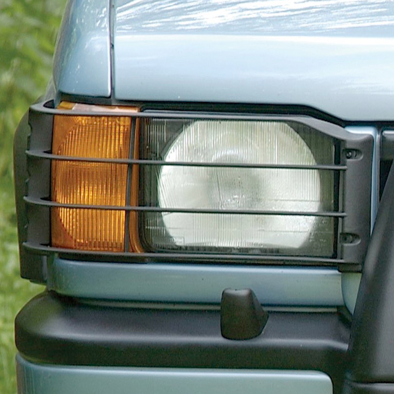 Front Lamp Guard Pair for Discovery 2 Questions & Answers